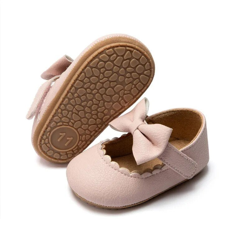 Pink baby shoes with a bow