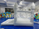 Inflatable castle with colorful balloons in the background, featuring the brand 'AIR FUN GONG'.