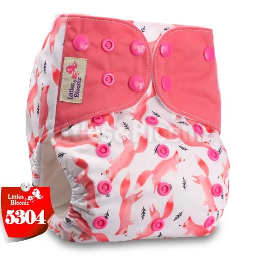 Pink-and-white patterned diaper with pink buttons, featuring the brand 'Littles & Bloomz'.