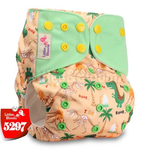 Baby diaper with dinosaur pattern and green cover (option 2)
