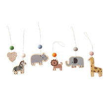 Animal pendant set for the wooden baby gym, giving babies soft teether toys to grip and explore daily.