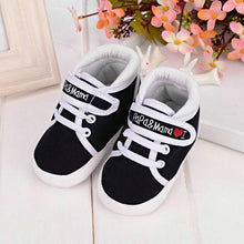 Black and white baby shoes with 'Papa & Mama' text 