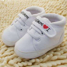 White baby shoes with 'Papa Mama' text 