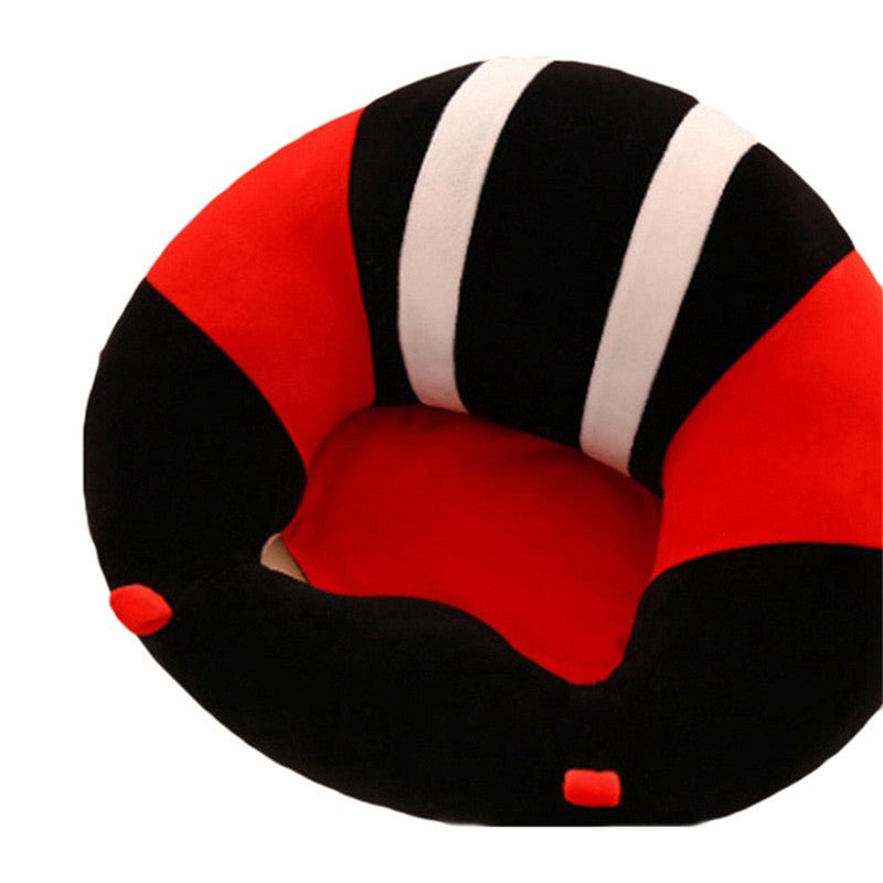 Close-up of the red and black striped fabric on the baby support seat for soft, skin-friendly sitting comfort.