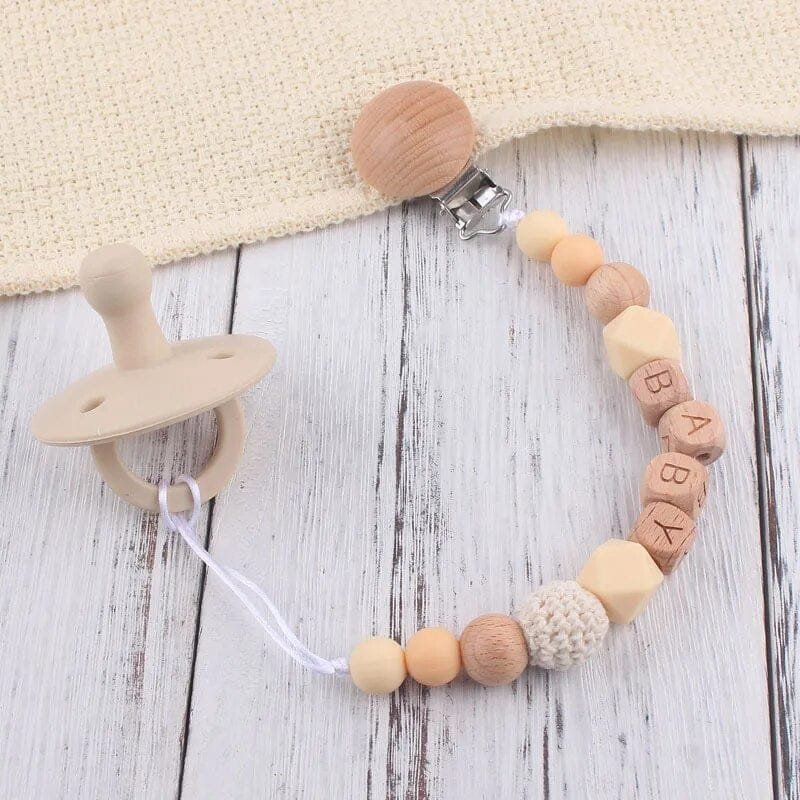 Close detail of the personalised name chain on the baby pacifier clip, made for gentle teething relief and daily use.