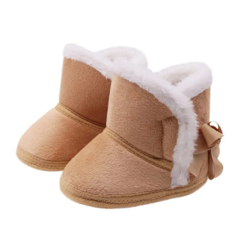 Baywell camel autumn winter newborn boots with soft sole and fur lining, with a close-up of the back heel design for cozy baby wear from 0 to 18 months.