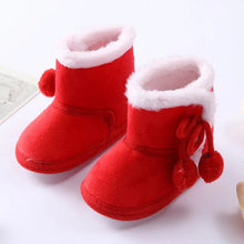 Baywell camel autumn winter newborn boots with soft sole and fur lining, with a close-up of the soft fur lining for cozy baby wear from 0 to 18 months.