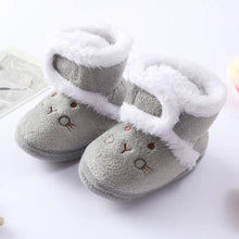 Baywell camel autumn winter newborn boots with soft sole and fur lining, displayed with its retail packaging box for cozy baby wear from 0 to 18 months.