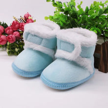 Baywell grey autumn winter newborn boots with soft sole and fur lining, shown next to a size chart for 0-18 months for cozy baby wear from 0 to 18 months.