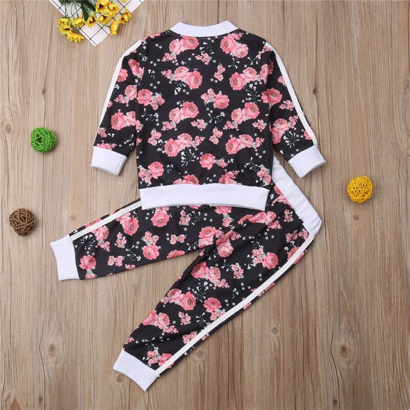 Girls floral print sweatshirt set in the 5-6 years size for everyday childrens wear and casual weekend dressing.