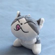 Grey and white cat plush keychain doll, a pocket-size 9cm stuffed toy for comforting play and everyday bag decoration.