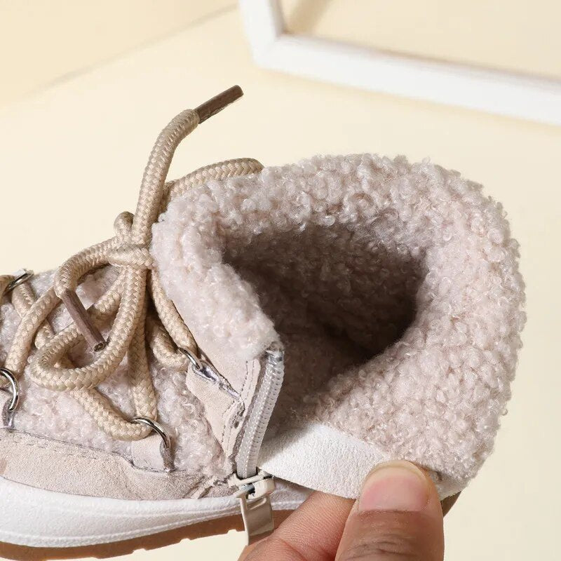 GT-CECD baby boots plush lining interior keeping little feet warm through autumn and winter.
