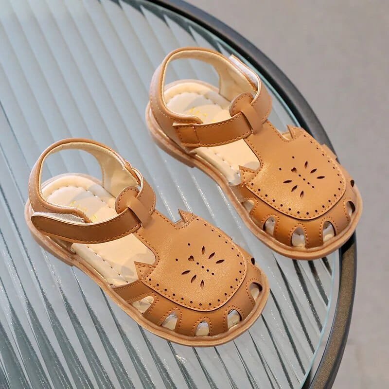 Fashion Soft Bottom Beach Sandals for Kids style G slip-on shoes for beach outings, poolside play, and summer walks, side view.