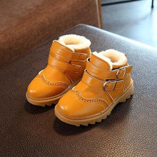 Outsole grip pattern close-up of the kids winter snow boots, offering traction on wet, icy, and snow-covered ground.