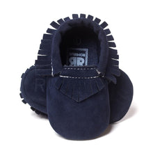 PU suede leather newborn baby moccasin shoes breathable fabric detail for comfortable daily wear.