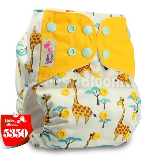 Baby diaper with giraffe pattern and yellow accents (option 2)
