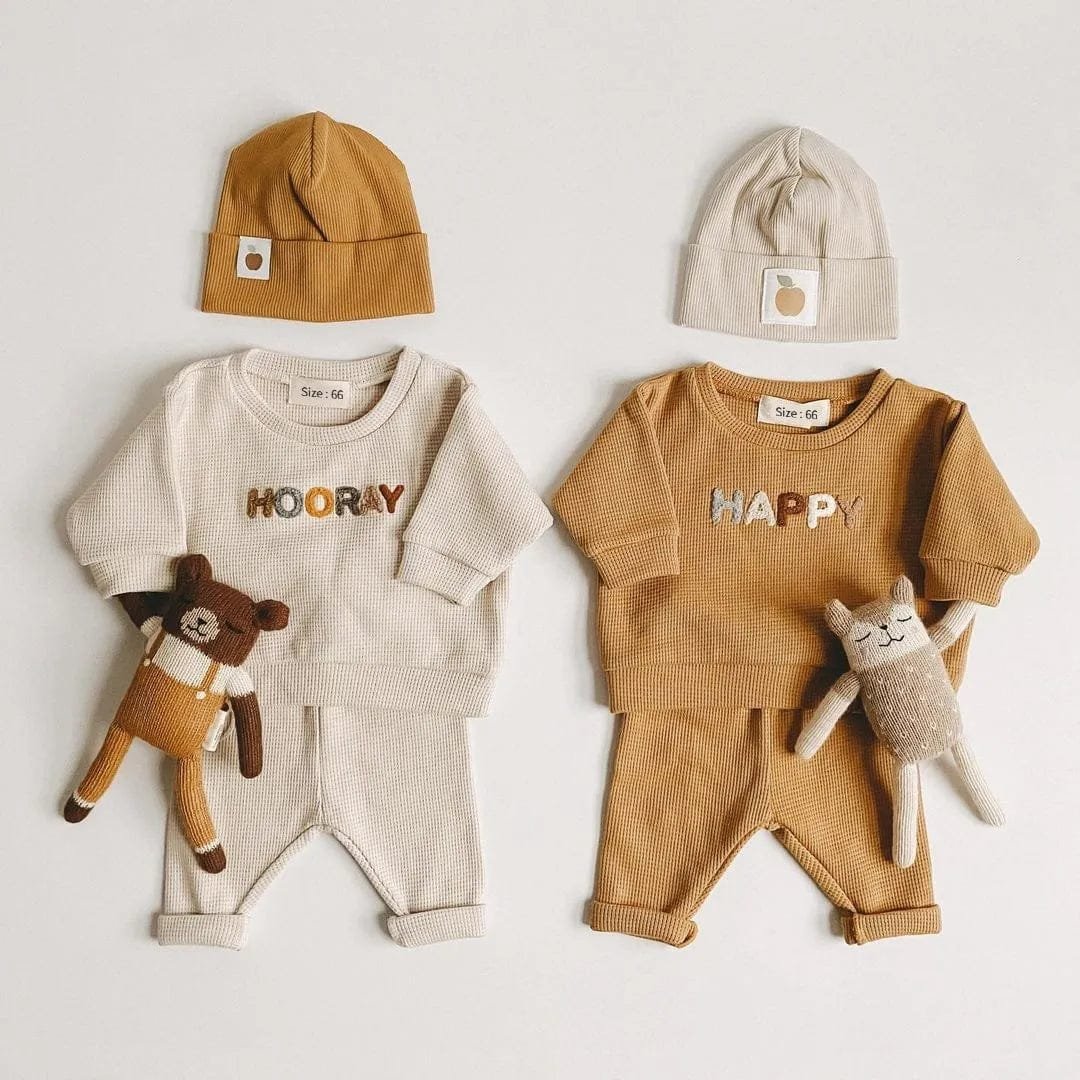 Spring Baby Set Newborn Sweatshirt and Pants Outfit Combo shown in two colourways with hats for cosy spring dressing and gifting.