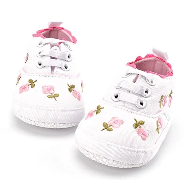 Side profile of the white lace floral baby girl prewalker shoes, lightweight crib shoes for daily wear and stroller outings.