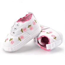 Soft flexible sole detail of the white lace floral baby shoes, made for crawling babies learning to stand and step.