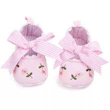 Back heel view of the white lace floral infant girl shoes, soft prewalkers for gentle everyday wear on tiny feet.