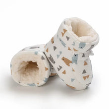Winter snow baby boots with warm fluff lining and colloidal sole, photo 4 for nursery and family photos.