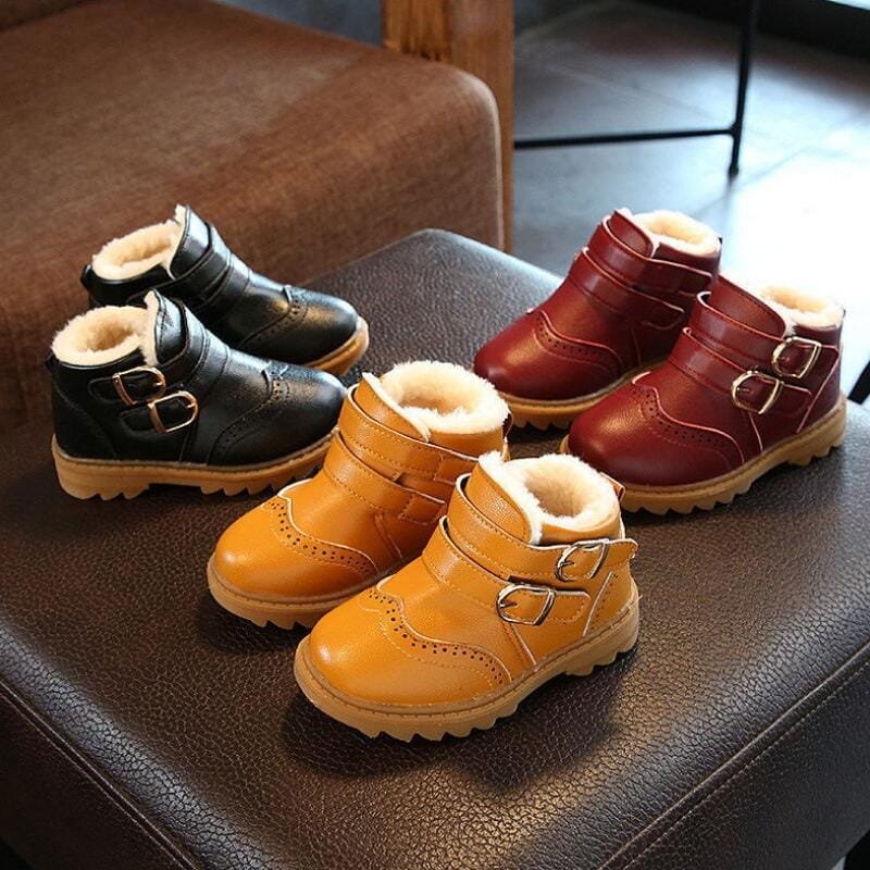 Side profile of the kids winter snow boots, thermal-lined shoes for keeping feet warm during frosty walks and playtime.