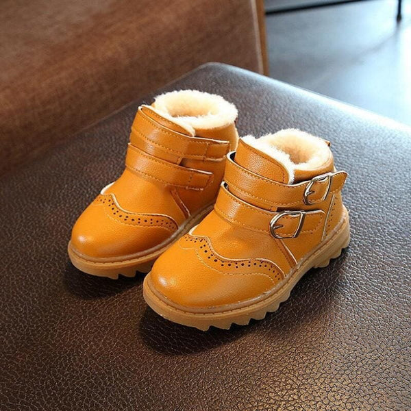 Winter snow warm boots for kids with fur lining, insulated footwear for cold-weather school runs and outdoor play.