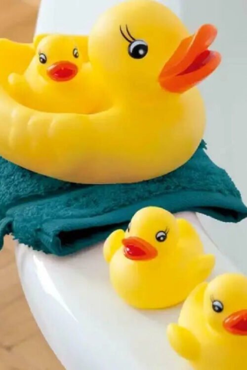 4pcs Rubber Duck Family Set – Squeaky Bathtub Toys for Kids